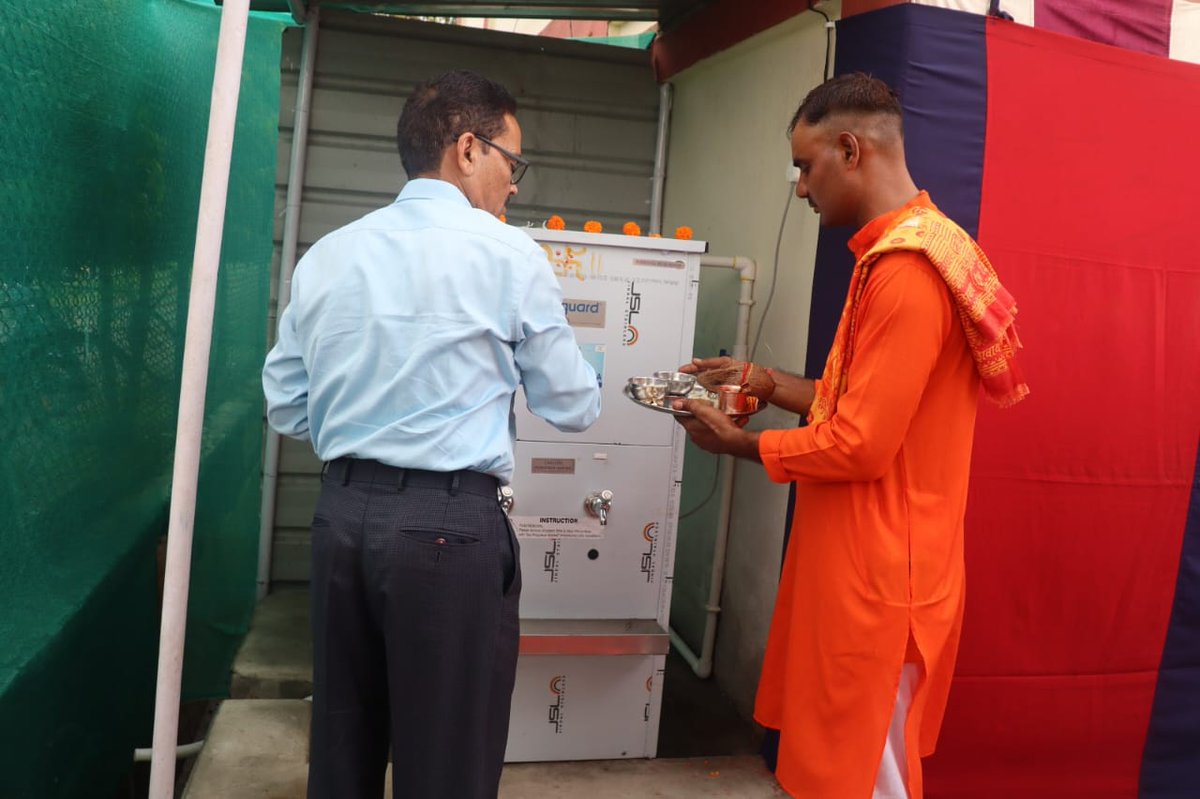 stcbsfnb's tweet photo. 14.10.2023

As part of #CSR activities, 02 water coolers(RO) alongwith inverters and battery were donated by SBI for families &amp; staff of STC BSF Baikunthpur. On the occasion, Sh. Sooryakant Sharma, IG STC appreciated the collaboration between BSF &amp; SBI.

@BSF_India 
@BSF_SDG_EC https://t.co/EHx44e0YbR