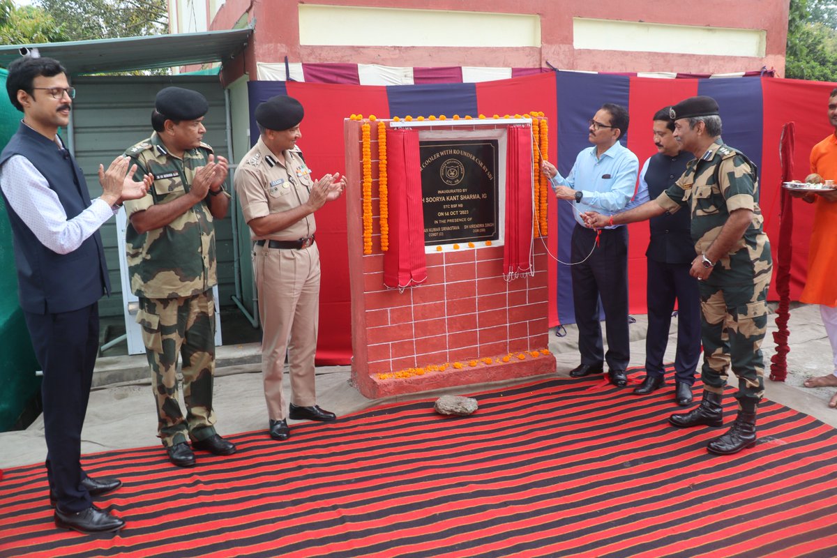 stcbsfnb's tweet photo. 14.10.2023

As part of #CSR activities, 02 water coolers(RO) alongwith inverters and battery were donated by SBI for families &amp; staff of STC BSF Baikunthpur. On the occasion, Sh. Sooryakant Sharma, IG STC appreciated the collaboration between BSF &amp; SBI.

@BSF_India 
@BSF_SDG_EC https://t.co/EHx44e0YbR