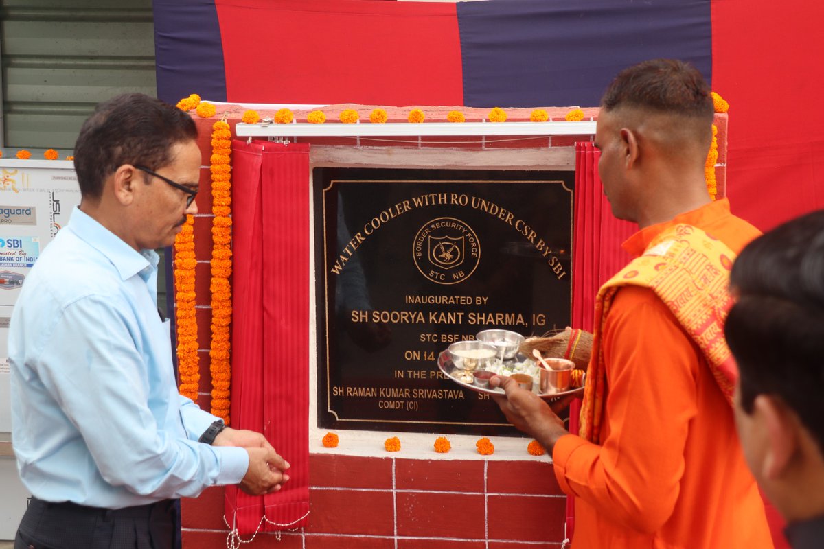 stcbsfnb's tweet photo. 14.10.2023

As part of #CSR activities, 02 water coolers(RO) alongwith inverters and battery were donated by SBI for families &amp; staff of STC BSF Baikunthpur. On the occasion, Sh. Sooryakant Sharma, IG STC appreciated the collaboration between BSF &amp; SBI.

@BSF_India 
@BSF_SDG_EC https://t.co/EHx44e0YbR