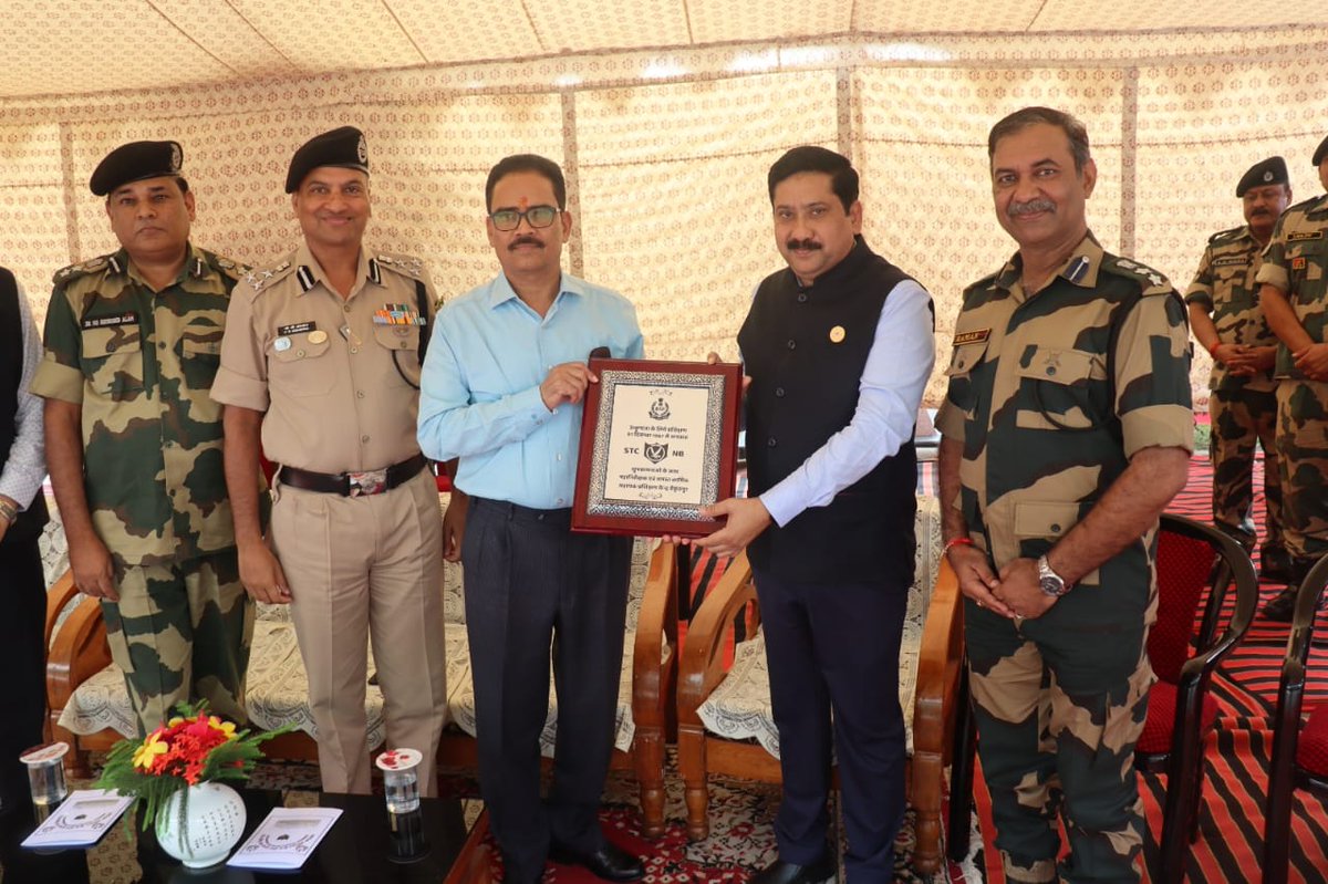 stcbsfnb's tweet photo. 14.10.2023

As part of #CSR activities, 02 water coolers(RO) alongwith inverters and battery were donated by SBI for families &amp; staff of STC BSF Baikunthpur. On the occasion, Sh. Sooryakant Sharma, IG STC appreciated the collaboration between BSF &amp; SBI.

@BSF_India 
@BSF_SDG_EC https://t.co/EHx44e0YbR
