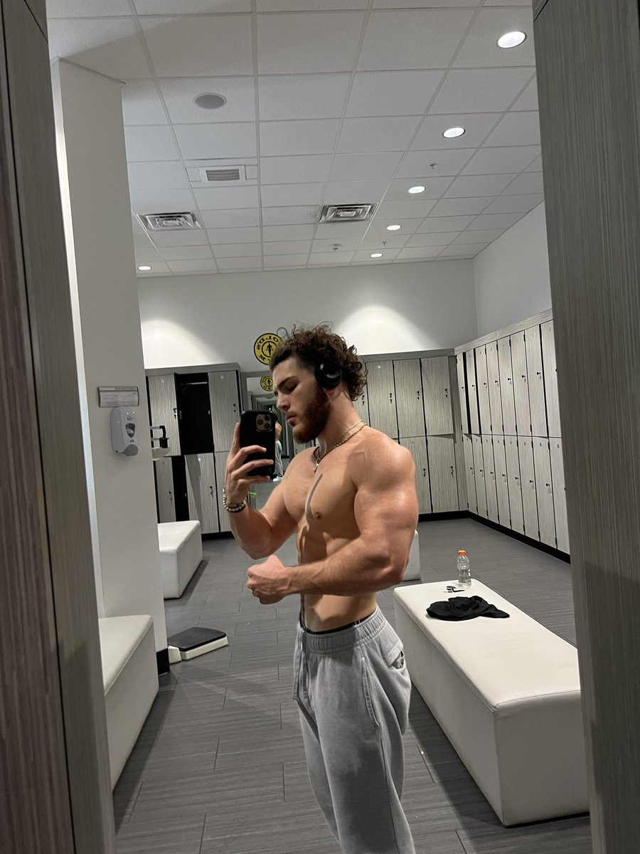 PapiNasty21's tweet photo. 50% off for the next 7 days !! https://t.co/2RZi4eZGD3 🔥🔥😝 https://t.co/JPGS9KH8V1