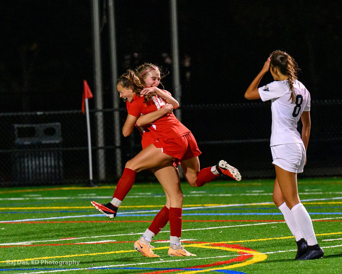 Busy week for the MHS Girls Varsity team. A nail biting 2-1 victory over Lexington during the Senior Night game with an amazing game winning goal by Capt Ellie Deeble. A hard fought 2-1 loss to Arlington and  2-0 win over Watertown. Photo Cred:  ED Photography