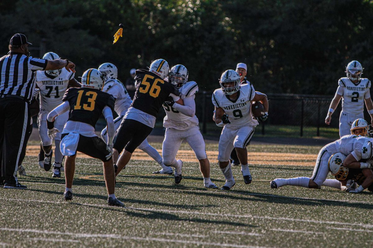 Leoboehling_'s tweet photo. Great team win against collegiate. Stats- 25 Carries for 193 yards and 1 touchdown and 3 receptions for 39 yards and 1 touchdown. https://t.co/JSCAVp4cVF https://t.co/PTzHyLUrwX