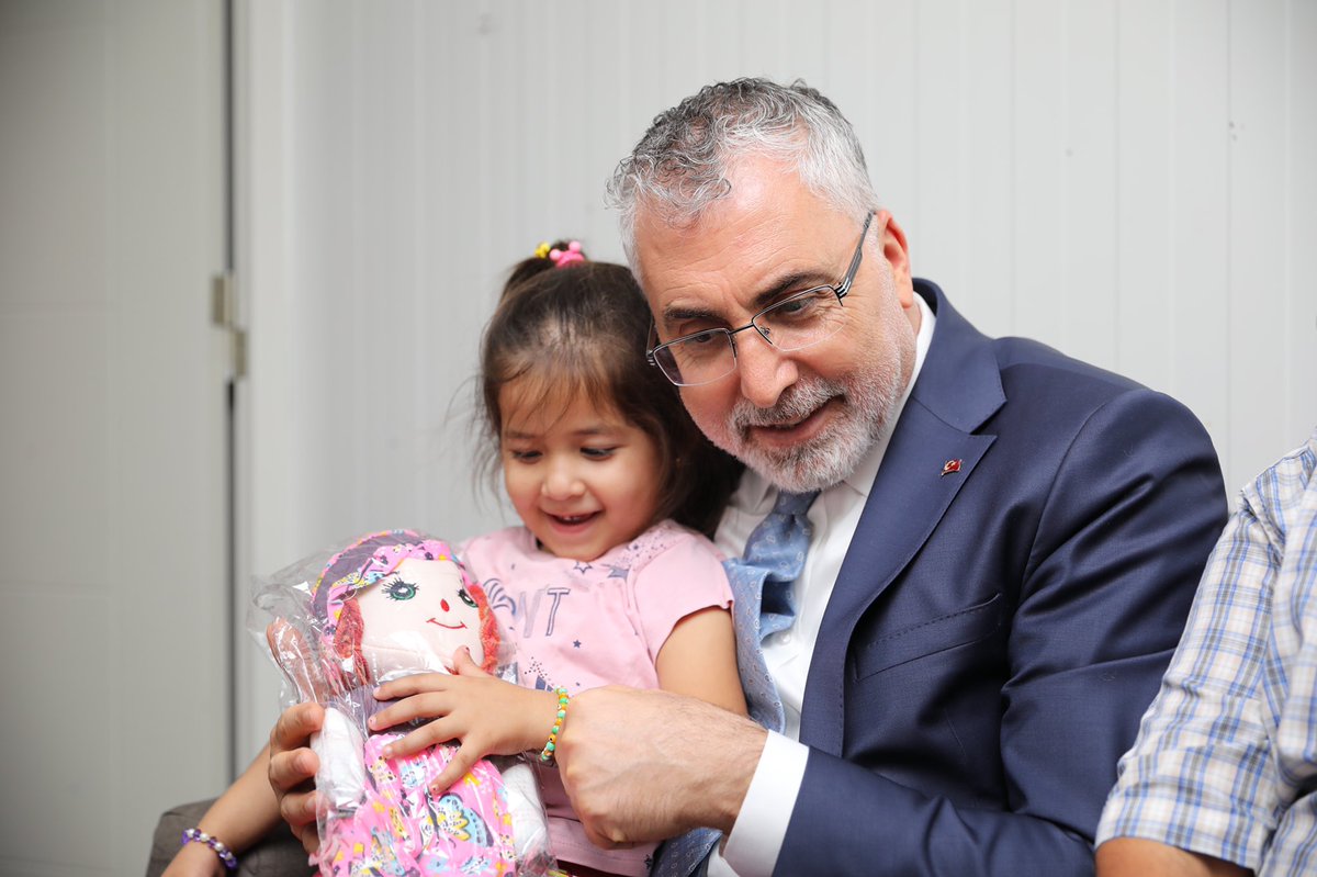 isikhanvedat's tweet photo. 📍Nurdağı

Konteyner kentte vatandaşlarımızla ve yeni yapılan çarşıda esnafımızla bir araya gelerek çalışmaları yerinde inceledik. 

Devletimiz tüm imkanlarıyla halkımızın ihtiyaçlarını karşılıyor, yaraları hep birlikte sarıyoruz. Biriz, Beraberiz, Güçlüyüz.🇹🇷 https://t.co/HhpmsslMRy