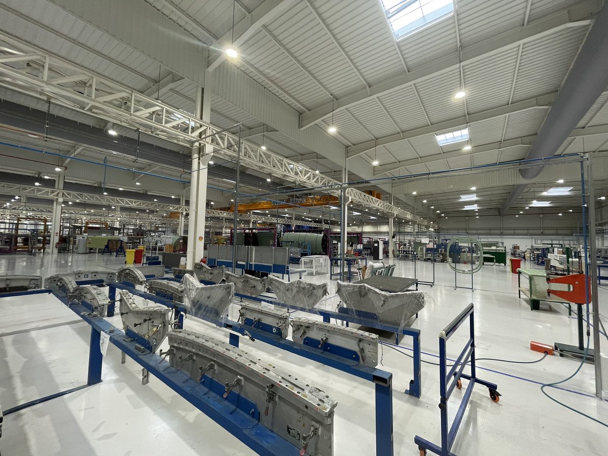 AmbSuisseMaroc's tweet photo. Impressionné par le savoir-faire dans le domaine aéronautique pendant la visite de l’usine SABCA qui assemble le joyau 🇨🇭 @pilatusaircraft. Avec l’Institut des métiers de l’aéronautiques, ce secteur est en développement exponentiel au #Maroc 🇲🇦 ! https://t.co/v03wxuKajz