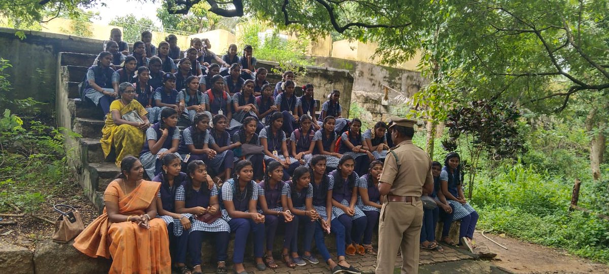இன்று தாழக்குடி அரசு மேல்நிலைப் பள்ளி மாணவியர்கள் 50 பேரும் மற்றும் பள்ளி ஆசிரியர்கள் 3 பேருடன்  இயற்கை முகாம் மூலமாக வனம் சார்ந்த விழிப்புணர்வு உதயகிரி உயிரியில் பூங்காவில் நடத்தப்பட்டது.

உதவி வனப்பாதுகாவலர் பங்கேற்று நிகழ்ச்சியை தொடங்கி வைத்து, அறிவுரைகள் வழங்கினார்.