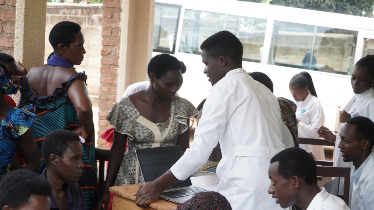 BridgeofHope6's tweet photo. Yesterday we implimented The #GirubuzimaProgram aimed to combat malnutrition by educating people how to prepare a well balanced diet.Thanks to the partners nad friends of kids for thier contribution to making this program a success. @CosarOfficial @NzigeSector @RwamaganaDistr https://t.co/3WEPR4Qh9l