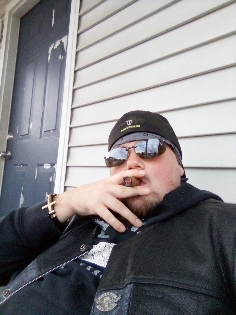 JesseJames4801's tweet photo. King https://t.co/BgrFTGJwN3