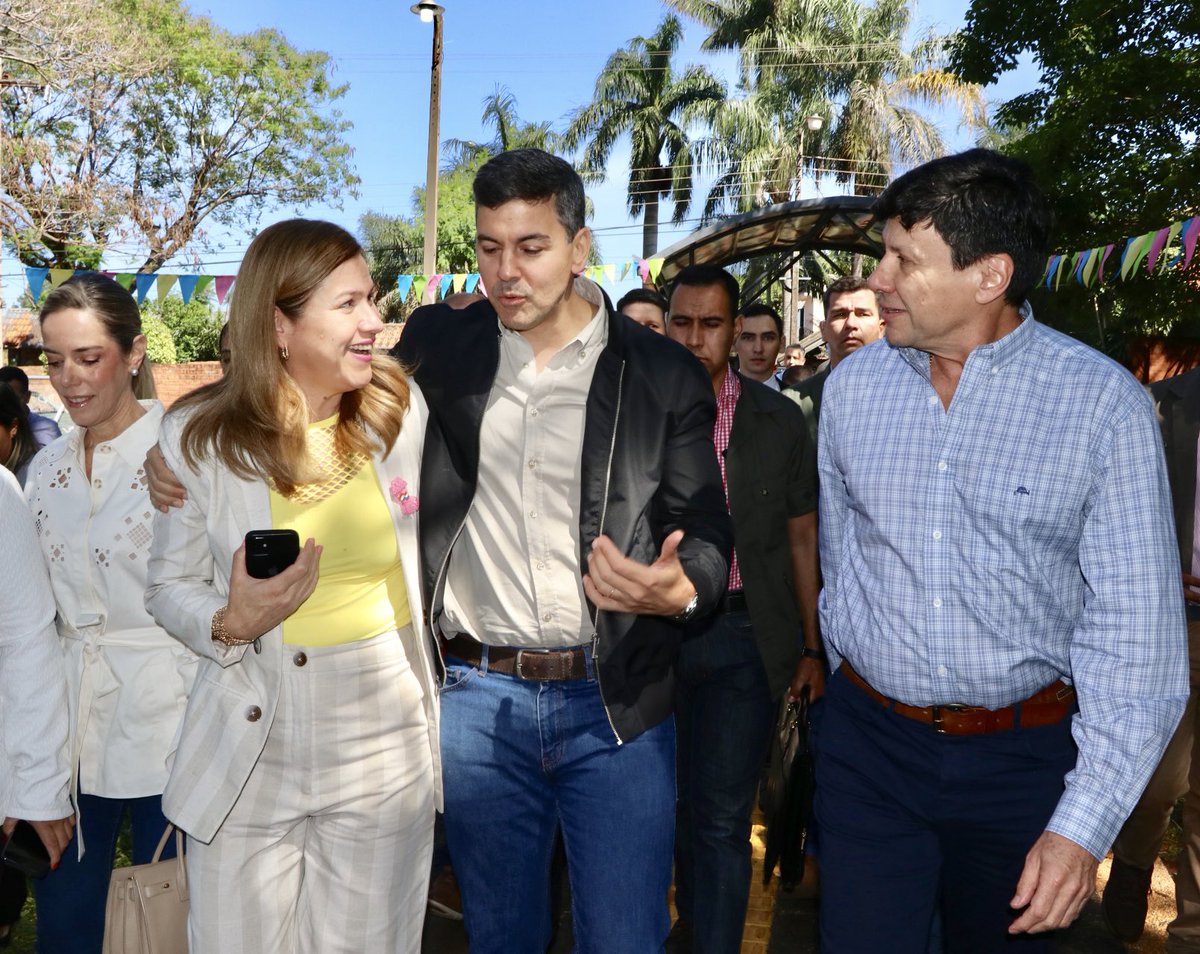 mariatbaran's tweet photo. Con el Presidente @SantiPenap y @LetiOcamposP , visitamos el Centro de Ayuda al Discapacitado Encarnación #CENADE, para homenajear a Gladys Vergara, quien ha marcado la diferencia en la vida de miles de personas con discapacidad en #Encarnación, gracias a su gran labor! https://t.co/wkyp4KuEZO