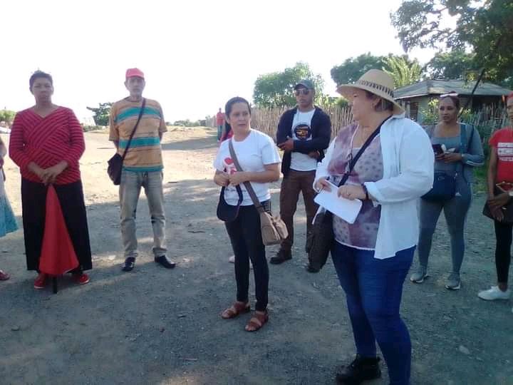 Realizamos en el día de hoy visita al barrio en transformación de Cayo grande de Yamaniguey.  Donde se evaluaron las principales problemáticas de la comunidad y sus vías de solución en función del pueblo. 
#PoderPopularMoa 
#CubaViveEnElBarrio 
#Moa65X65
#MoaPrimeraPorElTrabajo