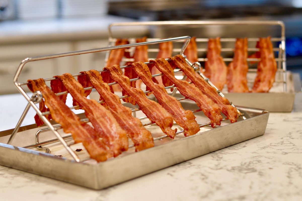 OvenBacon's tweet photo. We use USPS Ground Advantage 📦 exclusively, saving you Money💰
Visit https://t.co/hHQmJWgRJk and order your BaKrisp®️Bacon Oven Racks today! 🥓 https://t.co/150qpFeDgE