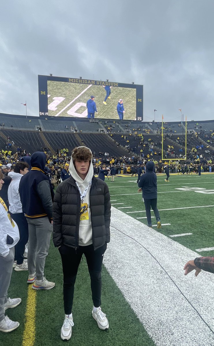 Great game day visit to <a href="/UMichFootball/">Michigan Football</a> today! Thanks for having me out @AKarsch_UM <a href="/coachclink/">Steven Clinkscale</a> <a href="/19Bellamy/">Ron Bellamy</a> <a href="/coachkostelnik/">Matt K</a>