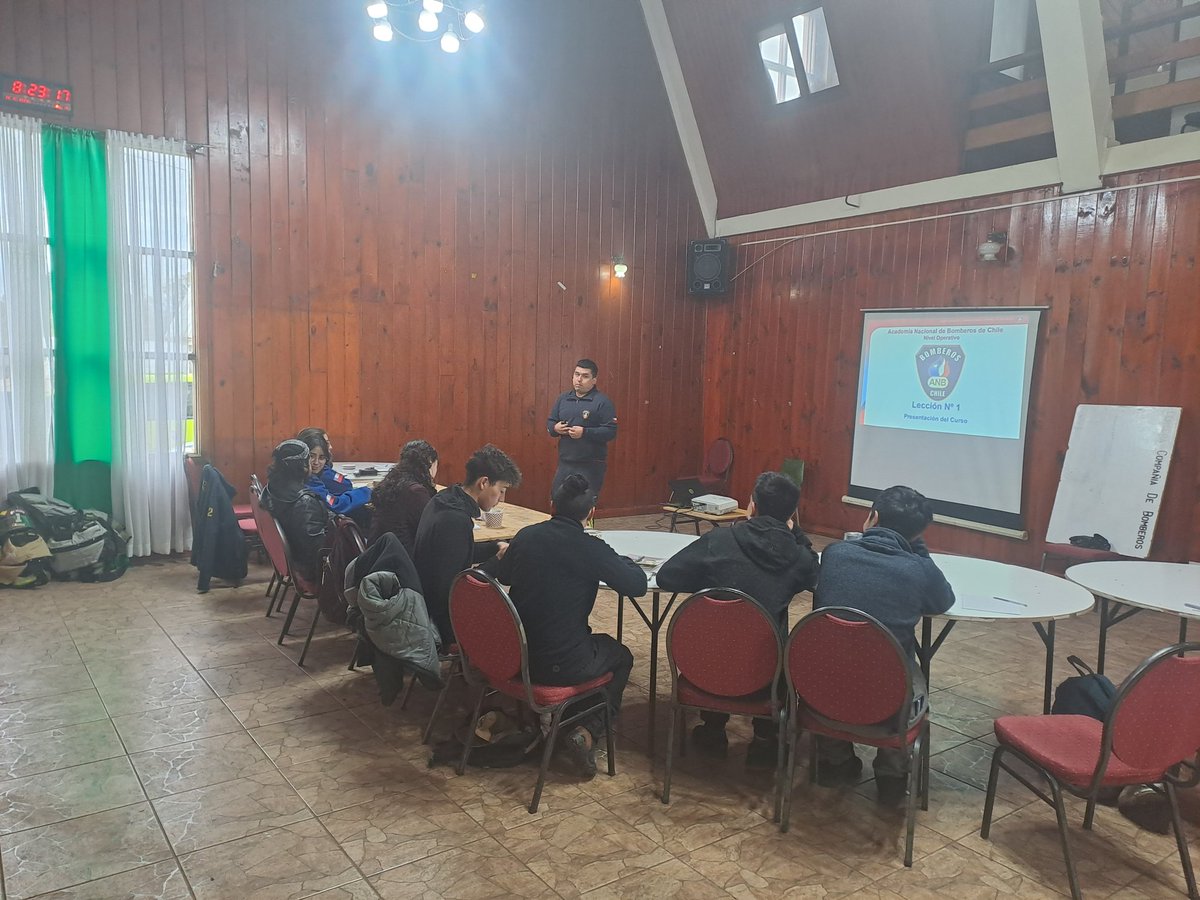 ANB_LosLagos's tweet photo. 12 Bomberos de los CB. Río Negro y Riachuelo realizan el Curso de Escalas para el Control de Incendios. @ANB_Chile @consejo10 https://t.co/CXj9j2wcut