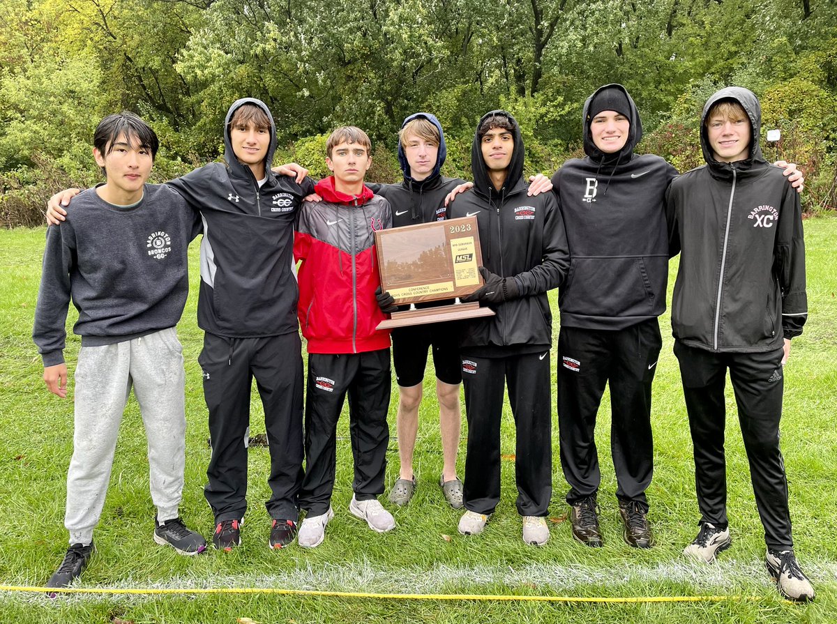 BarringtonXC's tweet photo. The Broncos had their best “program day” on the day one would hope for that to occur. Varsity kicked things off with only our 3rd MSL chip in program history (‘02, ‘20, ‘23) with the team race they’ve been looking for all season. Strong 3rd for FS and 2nd for JV. @MSLXCTF pride! https://t.co/DGfqn2HWC9