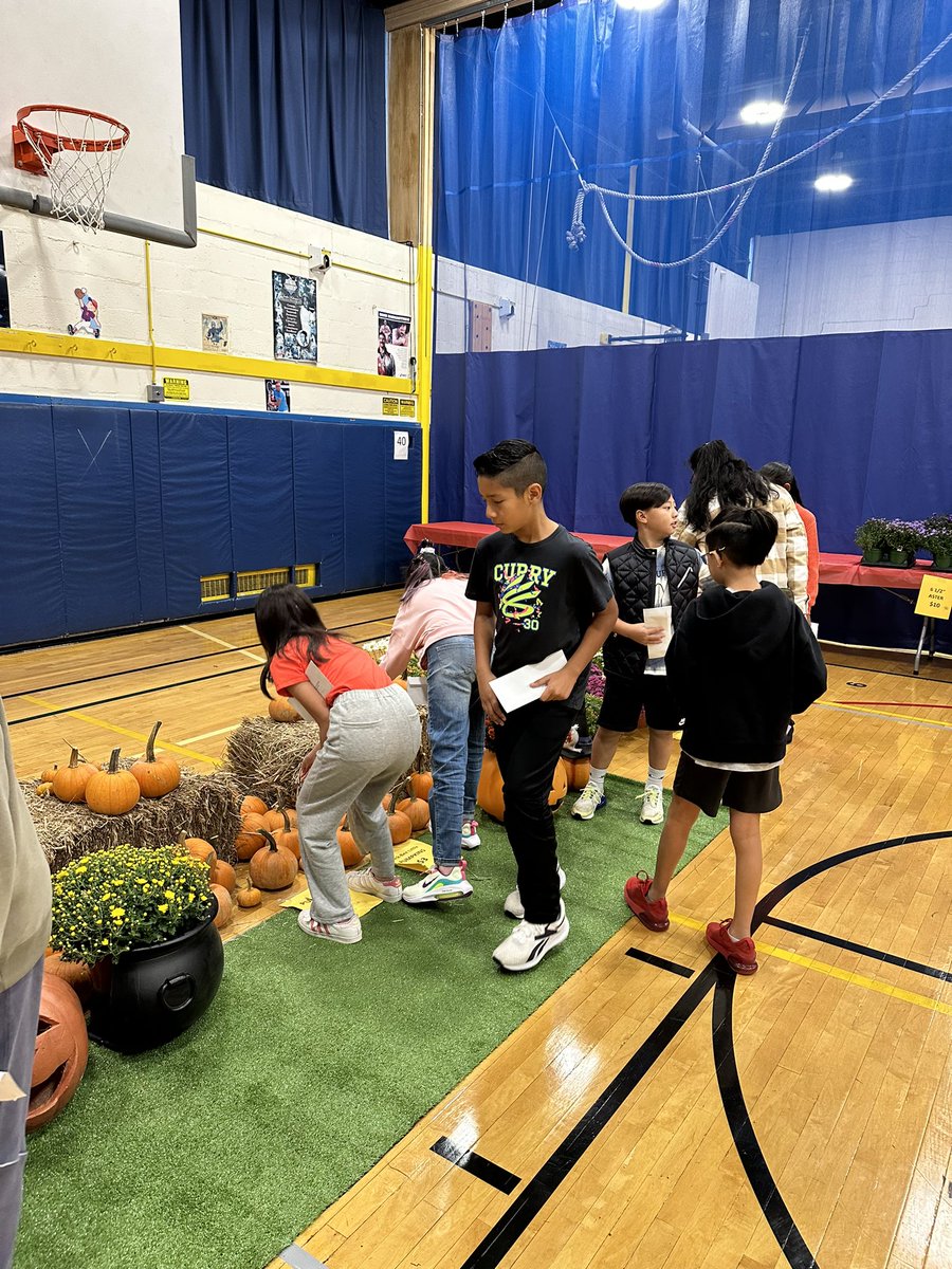MrsCovasClass's tweet photo. Thank you to our PTA for a wonderful Harvest Sale yesterday! @PTAJackson https://t.co/NLtAbnGcyp