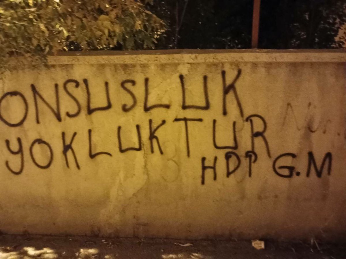 Tecriti kırana ve Kürt Halk Önderi Abdullah Öcalan’ın fiziki özgürlüğünü sağlayana kadar komplocuları sokak sokak teşhir edeceğiz!