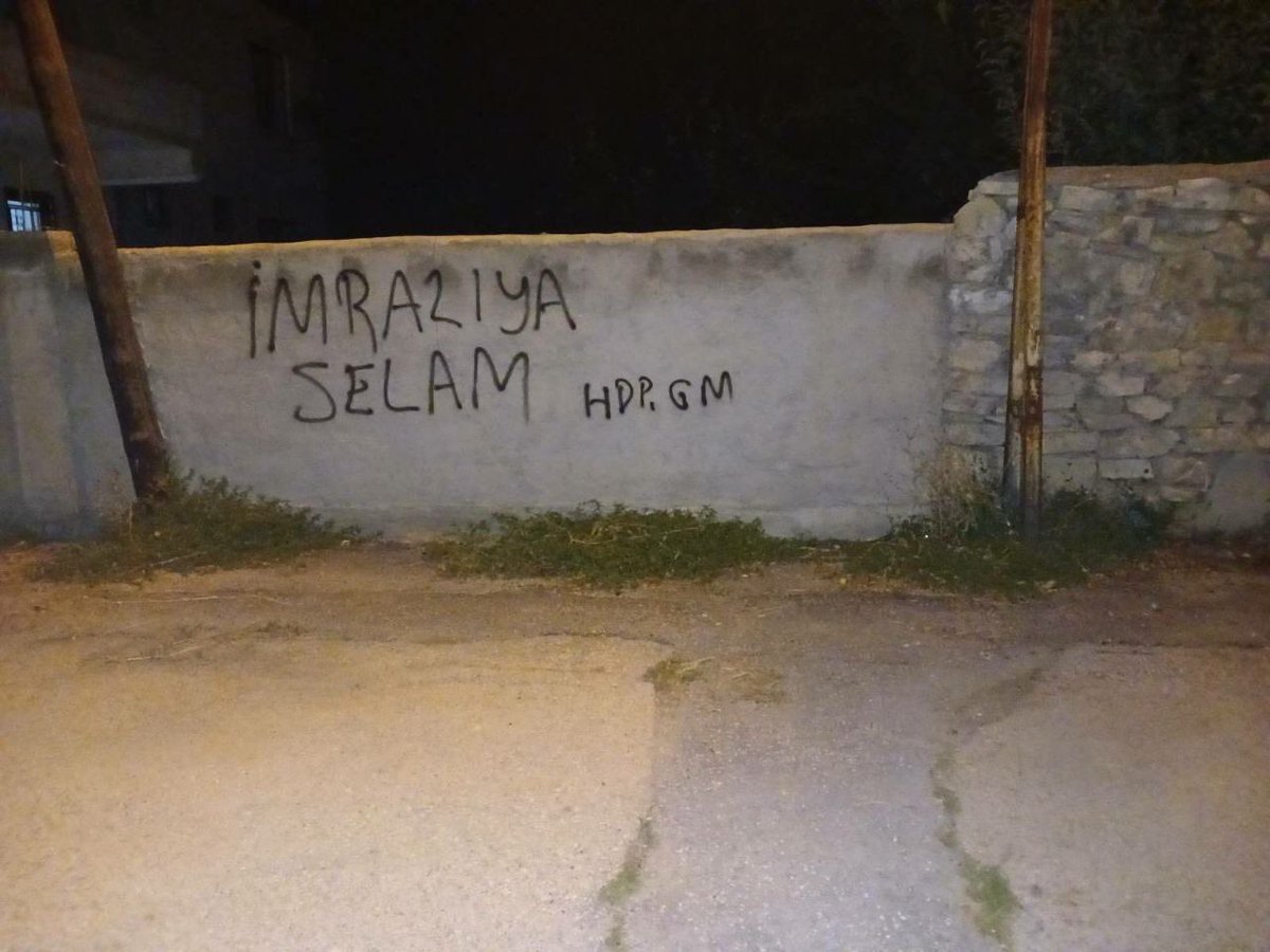 darajine0's tweet photo. Tecriti kırana ve Kürt Halk Önderi Abdullah Öcalan’ın fiziki özgürlüğünü sağlayana kadar komplocuları sokak sokak teşhir edeceğiz! https://t.co/UGwP3m7bsc