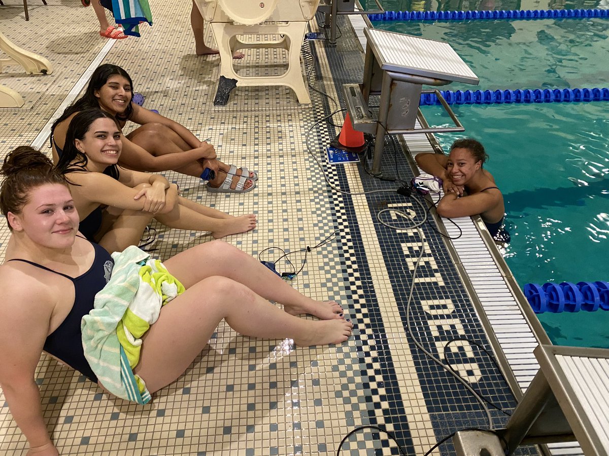 BeaconGreens's tweet photo. Last dual meet for these BCSD Varsity Swimmers! Thank you for the laughs &amp; great memories! Going to miss this special group @LarryCo79540703 @BCSDBulldogs https://t.co/uSjNg4I12p