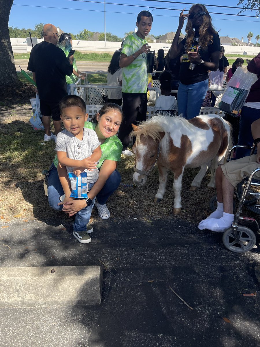 Alief_Career's tweet photo. @AliefISD @AliefWellness #aliefcte @AliefVetScience @AliefFfa #aliefproud Help us by liking and retweeting !!😊🥳🥳🥳 https://t.co/EMXEPGkgB3