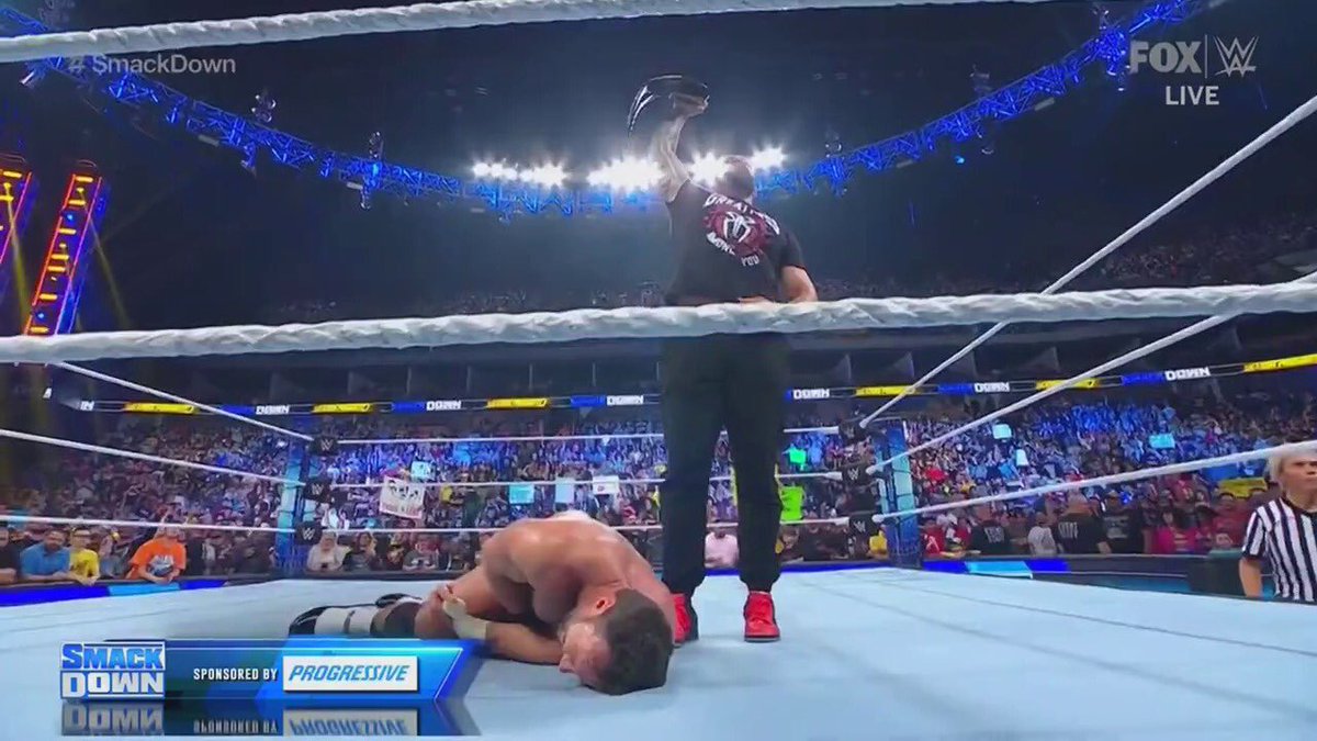 RomanBestPhoto2's tweet photo. #RomanReigns #Smackdown Screencaps 🥰👈🏻 https://t.co/en1FgB08gK