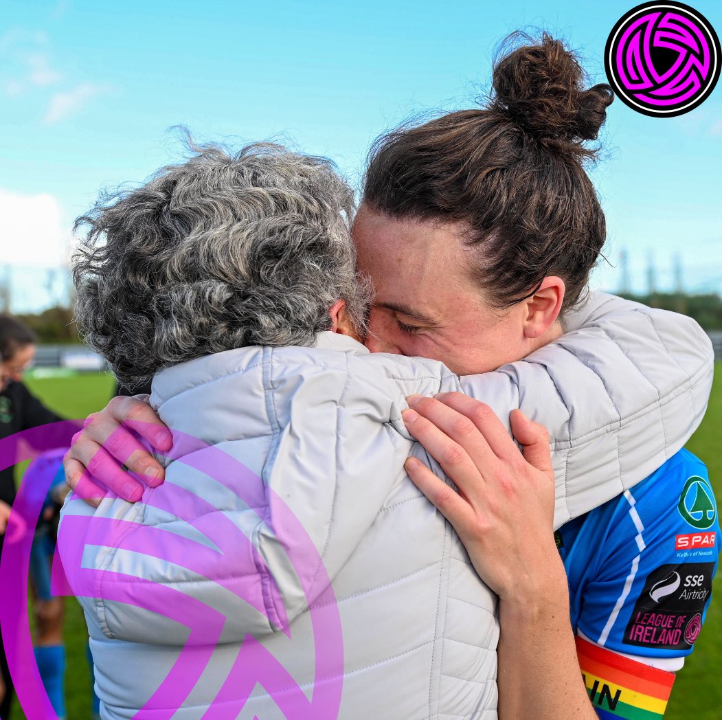LoiWomen's tweet photo. Special moment for Captain Karen Duggan and her Mam, Bernie ☺️

#LOIW | @peamountutd https://t.co/0J4BpGv8J1