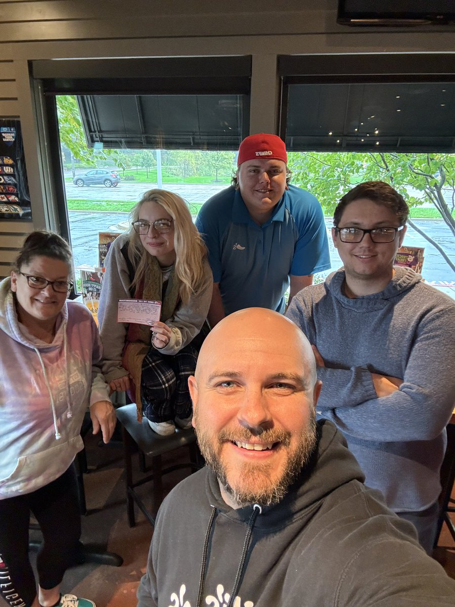 LukeFBrockman's tweet photo. Server/Runner meeting this morning “It all starts with a Marg”! Also can’t have a meeting without some ATLs!! @GumpMike @EricTom222 @Janlopez2201 @BethJernberg #Itallstartswithamarg #Chilislearning #Chilislove #TeamStreamwood https://t.co/vNtlyfZxjj