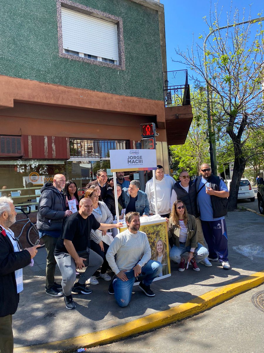 angeloanyelo's tweet photo. Junto a @jorgemacri @Robergmoritan #LaEsquinaEmblematica #Republicanosaunidos #Comuna12 https://t.co/7Ir8YZBRMV
