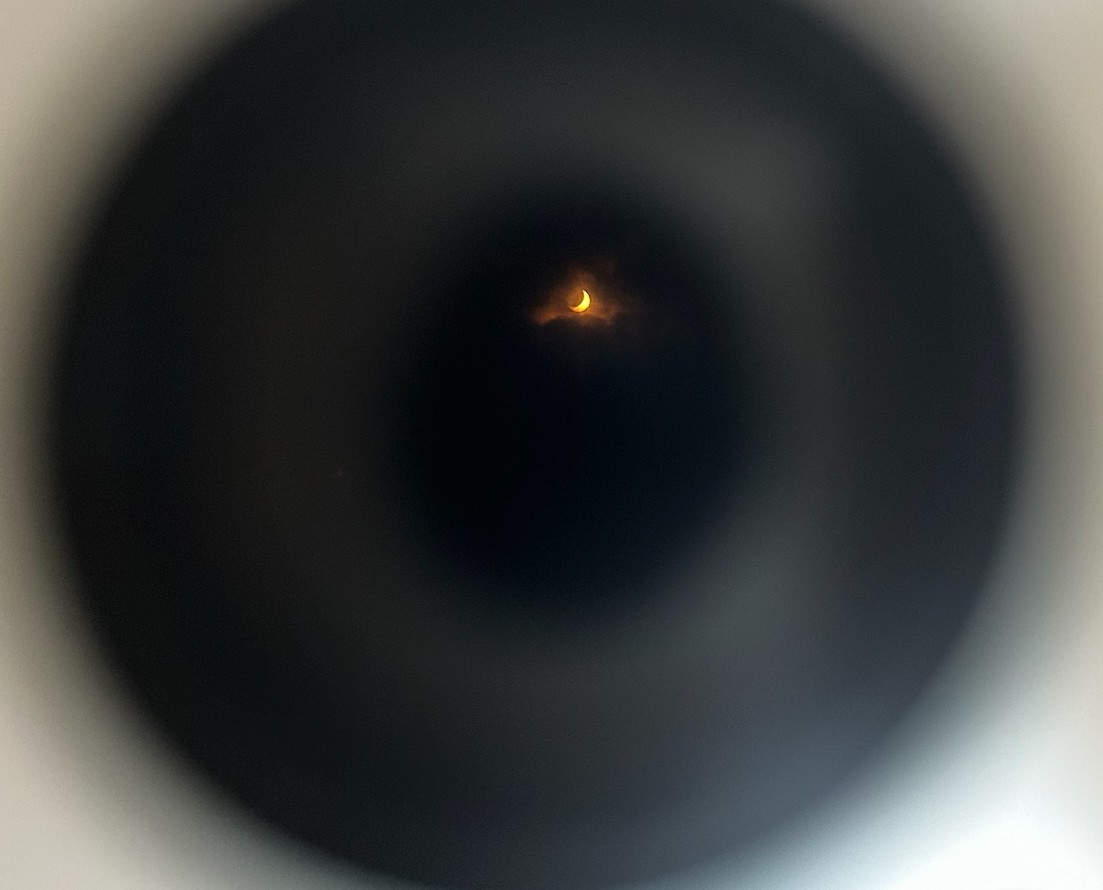 NWSBayArea's tweet image. HEY! DOWN IN FRONT!

#ObstructedView
#CAwx 
#Eclipse