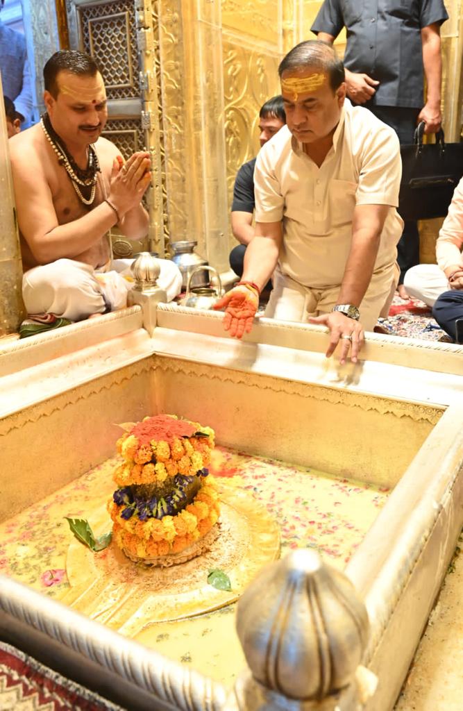 himantabiswa's tweet photo. भगवान शिव की नगरी काशी में आज बाबा विश्वनाथ के दर्शन का सौभाग्य प्राप्त हुआ। 

हर हर महा��ेव 🔱

📍काशी विश्वनाथ धाम https://t.co/mJDkFFx5Gf
