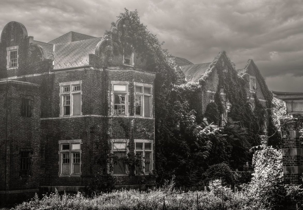 michellekottart's tweet photo. Pennhurst Asylum 2015. Oh how I wish I could of done more  here…. Tis the season! I can print this up to 17 x 22 so contact me if interested! 
.
.
#photography #Halloween #haunted #asylum https://t.co/GWIUrm7F1v