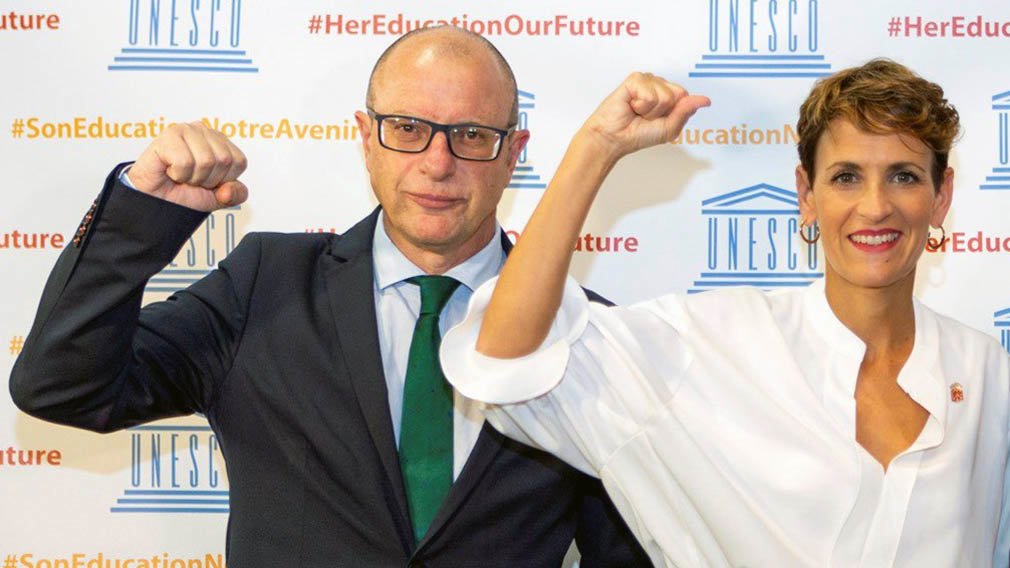 1899 Bilbao: "¡Muerte al euskera!"
"La lucha de clases", aldizkari sozialista

2023, Nafarroa: Carlos gimeno, Hezkuntza kontseilaria, PSOEkoa.