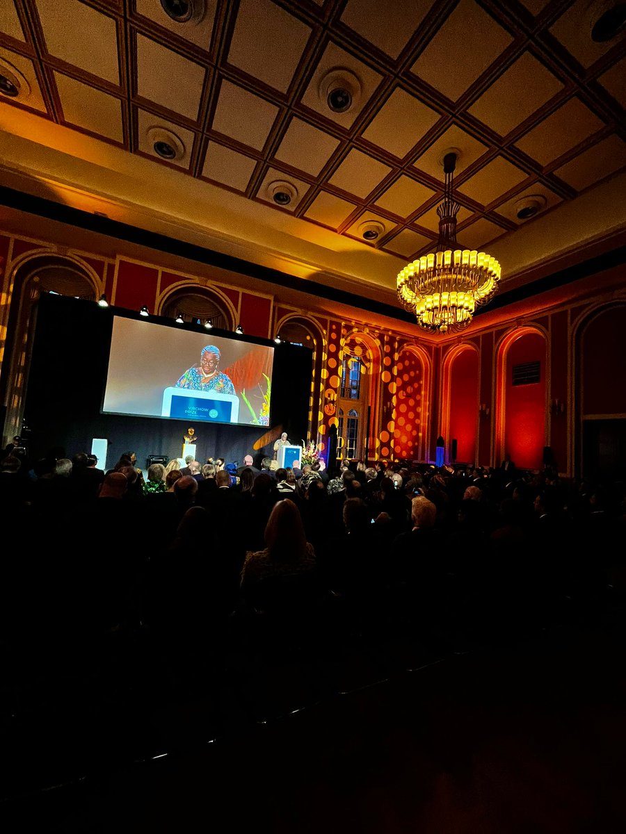virchowprize's tweet photo. “Let us come together to achieve a healthier Africa and fight for a more equitable world,” @LekeRose during her acceptance speech #VirchowPrize2023

Her wonderful and heartfelt words are followed by a standing ovation #HealthForAll #SDG3 https://t.co/rA5Y9NzXv9