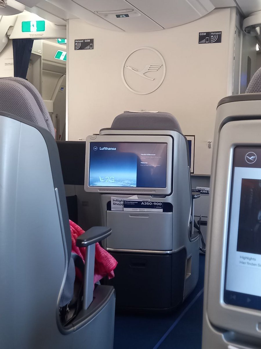 Mit <a href="/nantkegarrelts/">Nantke Garrelts</a> zurück aus #Israel! Und den Mitarbeiter:innen des AA "on the ground" in #TelAviv, #Ramallah, Amman für schnelle Reaktionen dankbar, ebenso den Crews der #Lufthansa, die sich freiwillig für ihren Einsatz gemeldet haben.