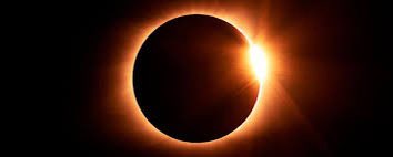 Phoebe_Vu's tweet photo. #Eclipse2023 Eclipse . Let's take a look at some beautiful images from the moon!. There are brave people who dare to stand on cliffs and take beautiful photos Eclipse

#SolarEclipse #SolarEclipse2023 #Eclipse #EclipseSolar https://t.co/7sRlRfE3AC