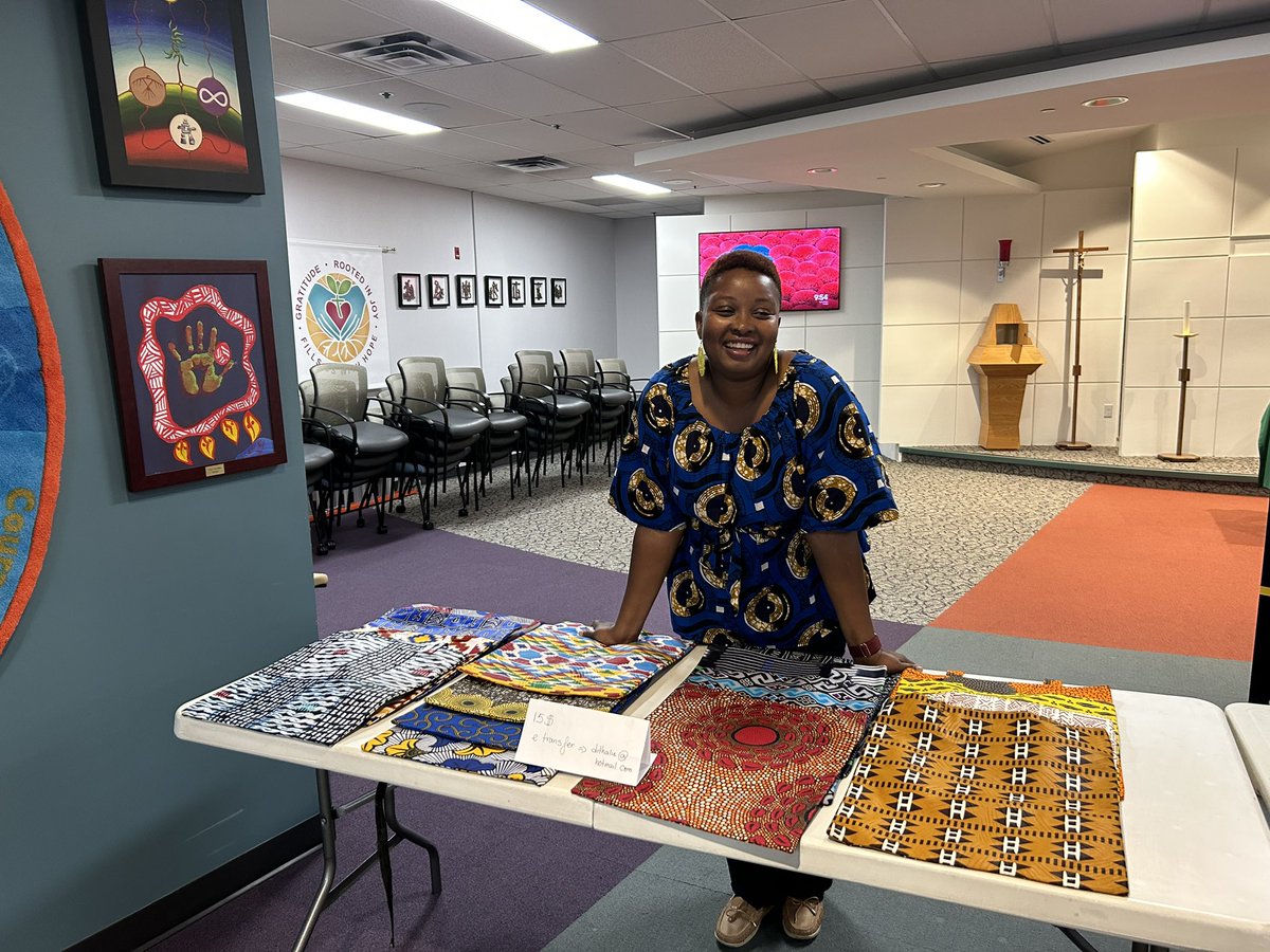 OCSB_BEN's tweet photo. Thank you to our amazing community vendors who came out to provide our parents and staff with information they need! @JakuKonbit, Lenz Film, Diane K-W bags and more!👏🏽
@OttCatholicSB https://t.co/S0pl4hKROd