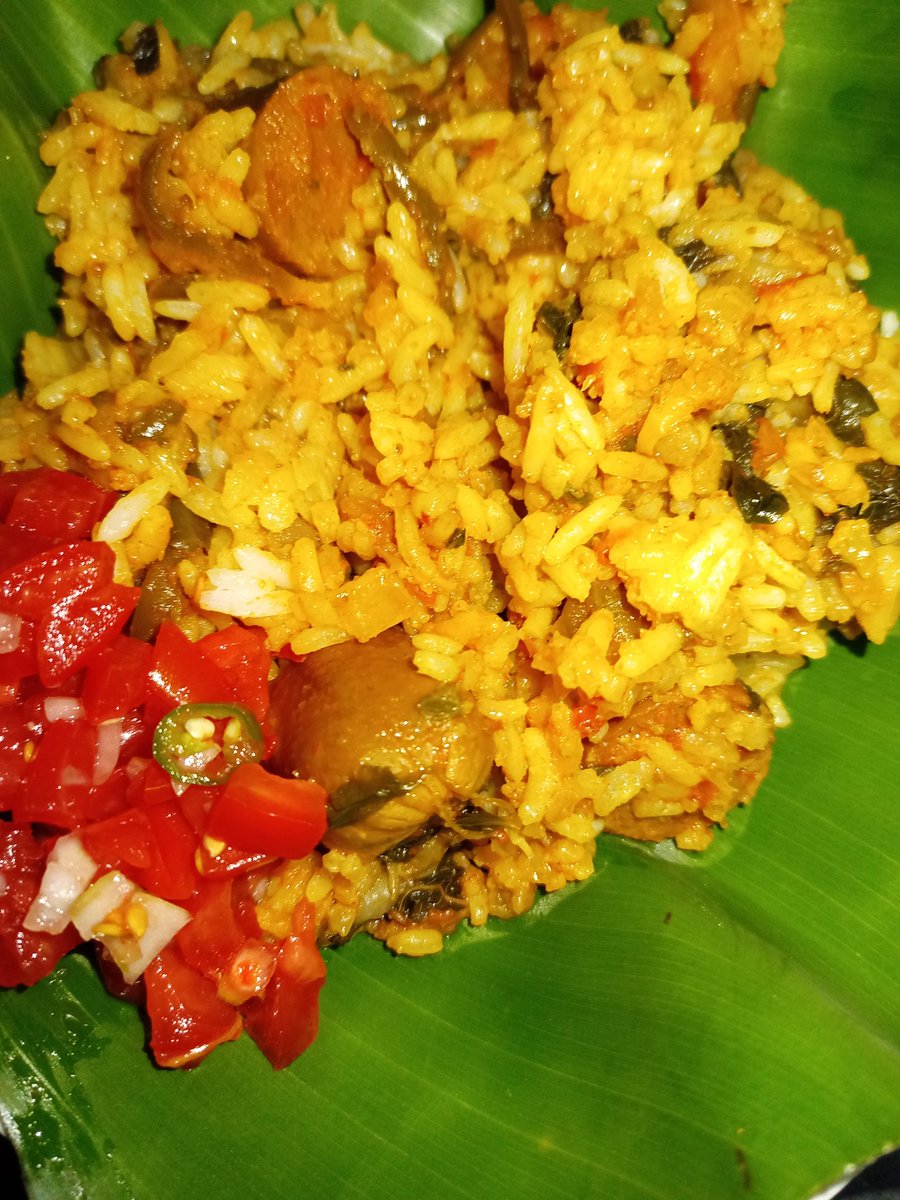 cindynaidoo3's tweet photo. Having my supper on a #BananaLeaf #PurtassiPrayer #SweetRice #Gratitude #Govinda🙏🙏🙏 https://t.co/RaAPEBXcJ5