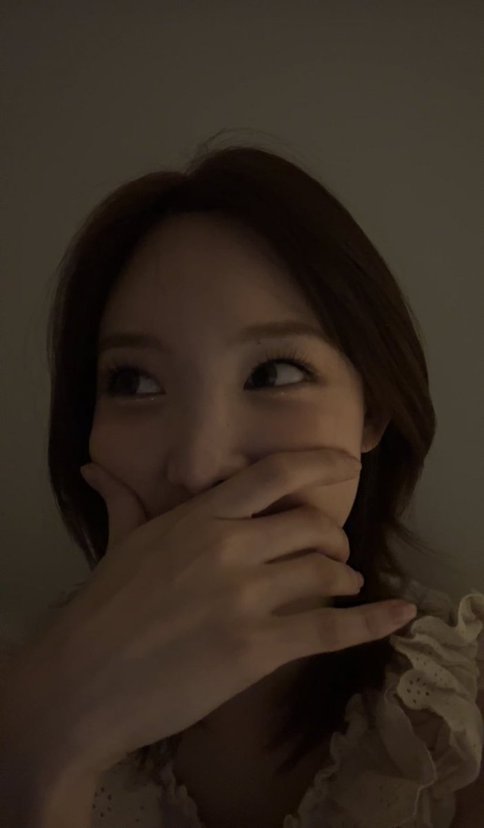 nyfied's tweet photo. onces asking her for fan meeting spoilers…

nayeon: https://t.co/ynQOQQH9El