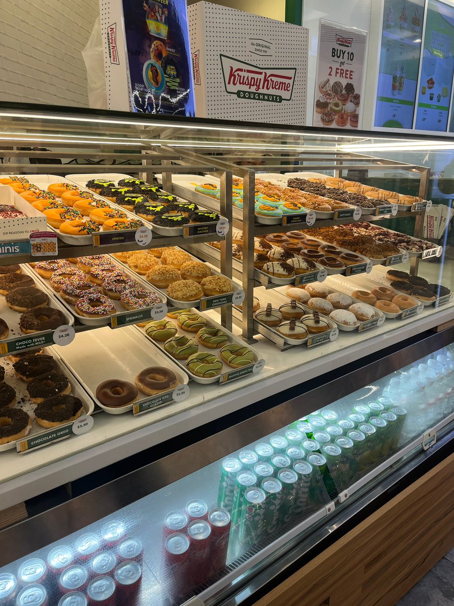 Susuwaidi's tweet photo. Always original glazed. https://t.co/VyNpHwgoNP
