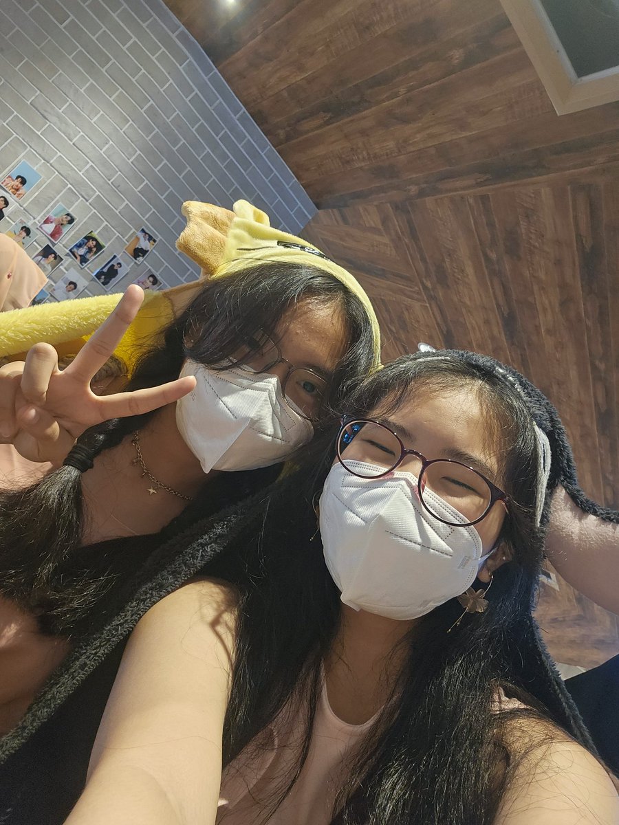 ni_col19's tweet photo. First time to a birthday cafe 🤗
It was so fun thank you so much organizer ❤️
#PrinceOfOctober #RaikanMy https://t.co/yxpz7KQkfL