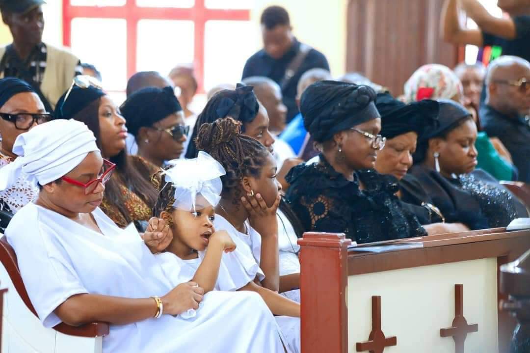 RealBrightJossy's tweet photo. His Excellency, @SimFubaraKSC GSSRS, on Saturday attended the funeral service in honour of Late Hon. Adonye Kelly Diri ; the immediate past member of Rivers State House of Assembly who represented Opobo-Nkoro consistency held at St Mark’s Anglican Church, Kalaibiama, Opobo Town. https://t.co/TdTLBzcHIP
