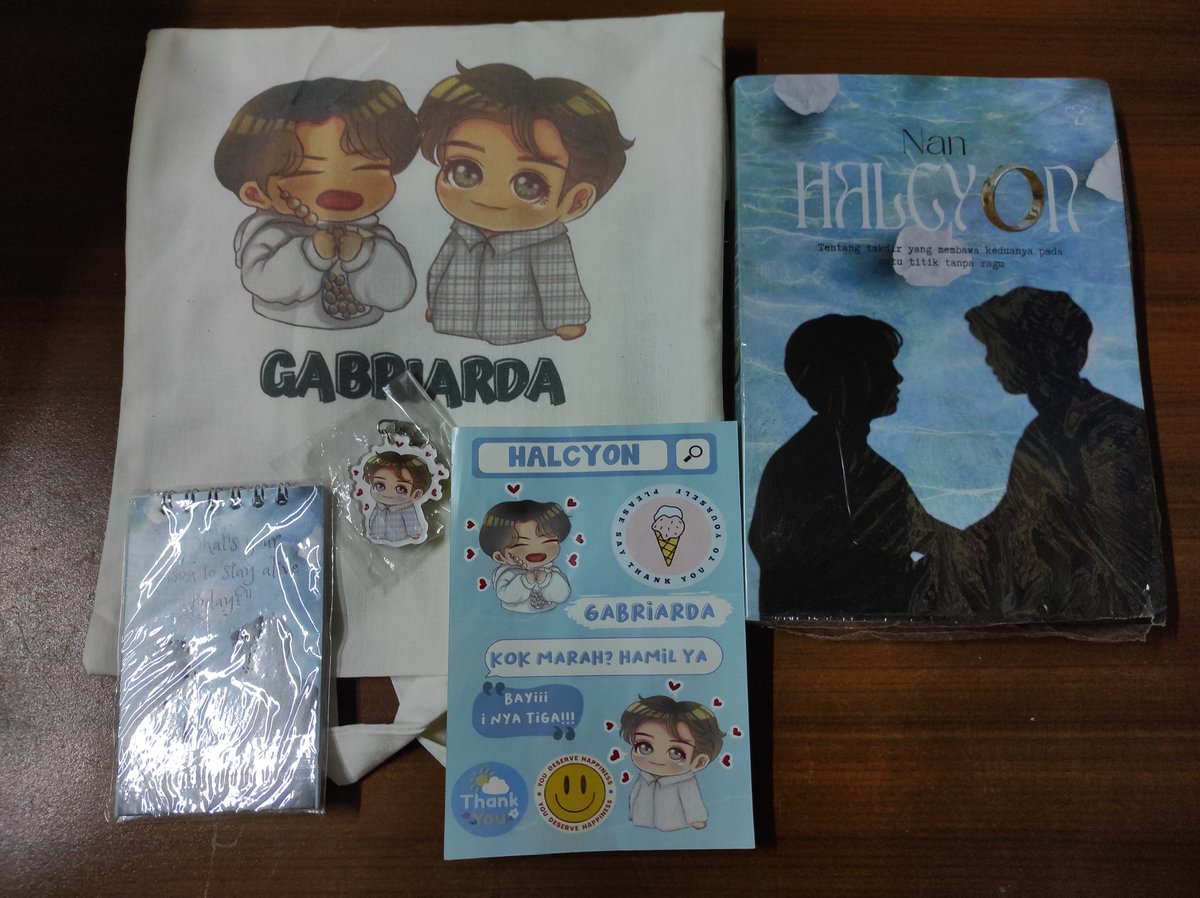 ZeaRodriguez99's tweet photo. Special appreciation juga buat @winweers dan @mynameisyurpica krna uda nulis au keren ini✨ baca nih au berdua bikin aku roller coaster sih tp nagih😋😋 makasih juga buat @SaptaPublisher uda nerbitin au2 keren ini❤️ https://t.co/sOvT8klaTR