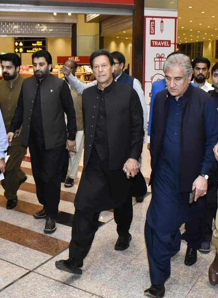 InsafPK's tweet photo. وہ سنگ گراں جو حائل ہے رستے سے ہٹا کر دم لیں گے
ہم راہِ وفا کے راہرو ہیں منزل ہی پے جا کر دم لیں گے
#کپتان_تو_واپس_آئےگا https://t.co/t0NfWjsYtP