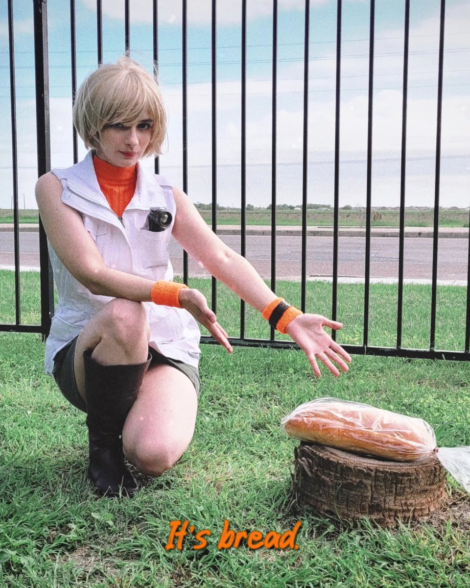 Heather (Cheryl) Mason cosplay by me! 

#SilentHill #SilentHill3 #HeatherMason #CherylMason #cosplay