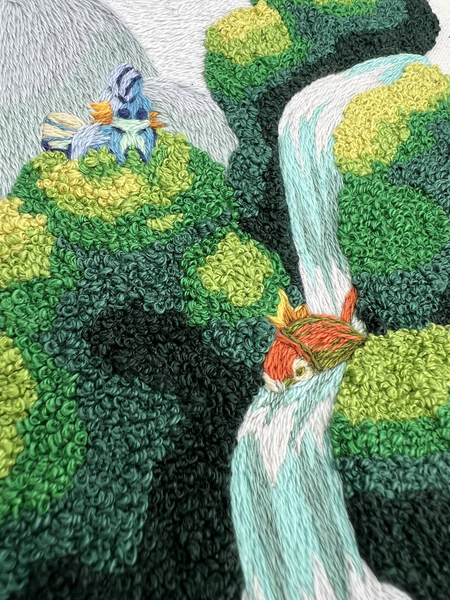 Close up shots of one of my favorite embroidery hoops! Made this for a digital magikap zine. Had soooo much fun making this due to all the tiny french knots. Never knew I loved making them so much till this hoop! 🥰