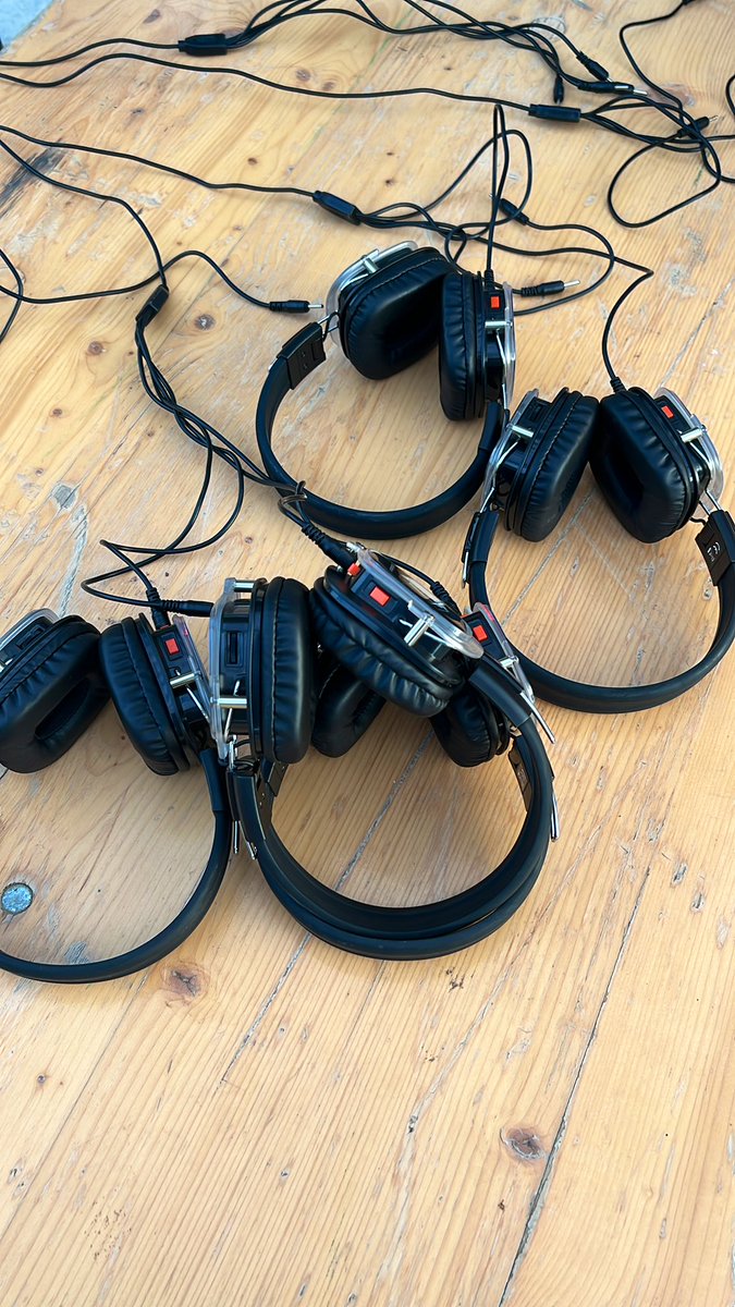 jouve_fabien's tweet photo. Ce samedi, sieste sonore à #Grabels, au casque sur un transat, pour écouter les élèves de l’école Soulages sur le thème de la #nuit
Oraliser 1 texte, valoriser 1 projet #EDD, stimuler et structure le langage oral grâce à l’intervention de @RadioClapas, avec #cgeac @Montpellier3m https://t.co/iagVQcIqt6