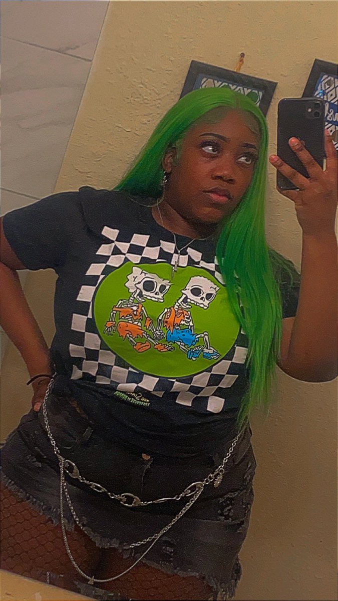 PrettygurlDeDee's tweet photo. Lucky charm 🍀💚🖤 https://t.co/Ff1an6eB30