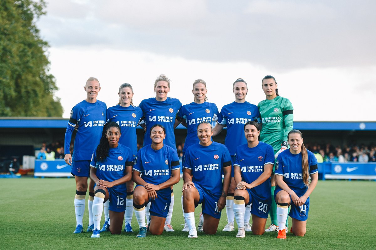 ChelseaFCW's tweet photo. We love you Chelsea, we do. 💙

#CFCW https://t.co/dG2lkPzrdw