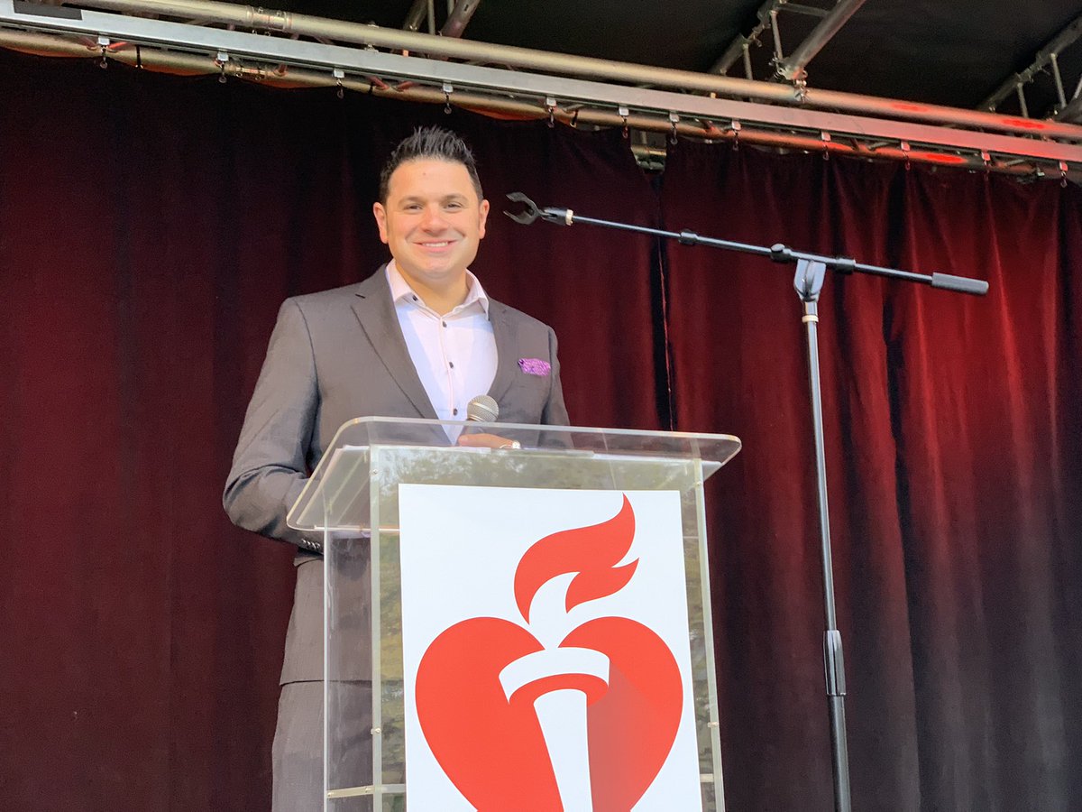 Thank you to our #volunteer emcee @NikoTamurian for your commitment to supporting the health of our community! #HeartStrokeWalk @komonews