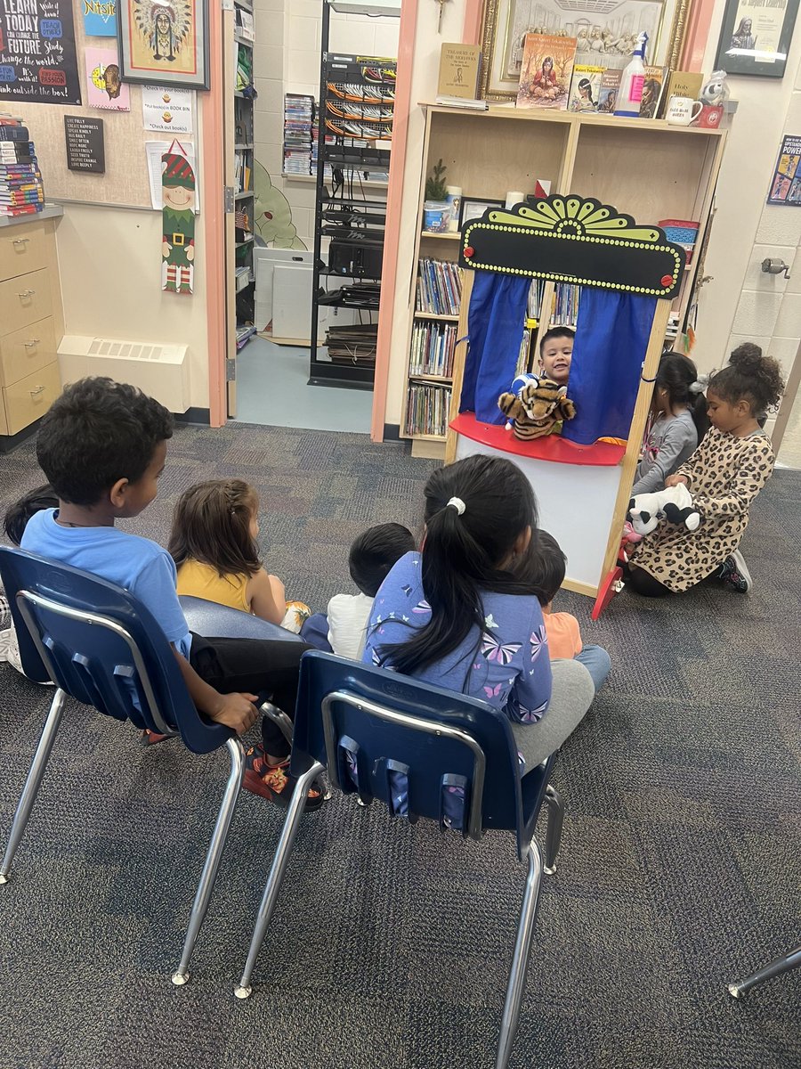 stkateri_ccsd's tweet image. Miss. Coelho’s Grade 1’s had SO much fun in Library last week! Learning all about how to make stories through the use of puppets &amp;amp; our voices 🎭 #puppetshows #creatingstories