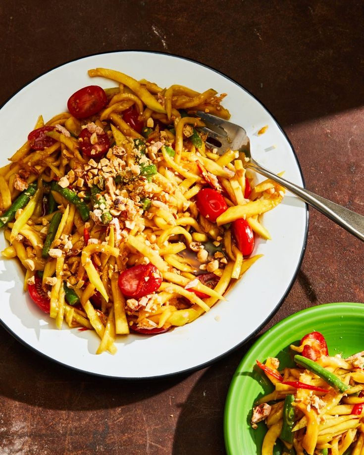 Photography by Linda Xiao; Food Styling by Jessie YuChenThis spicy-sweet appetizer makes splendid use of tart unripened fruit, fiery chiles, and crunchy peanuts—with citrusy and delightfully pungent results. The post Thai Green Mango Salad (Som Tum… dlvr.it/SxRcB9